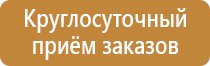 знаки дорожного движения на желтом фоне временные